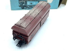 Load image into Gallery viewer, Marklin H0 - 4626 side view of brown model train car showing detailed texture and open top.