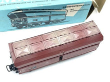 Load image into Gallery viewer, Marklin H0 - 4626 side view of red train model highlighting detailed design and visible wheels.
