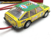 Carica l'immagine nel visualizzatore di Gallery, Juguetes Roman Coche Electrico Citroen Africa side view featuring racing decals and roof details.