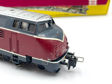 Load image into Gallery viewer, Close-up of vintage Trix Express 2260 H0 locomotive front