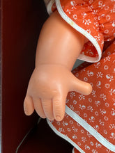 Load image into Gallery viewer, Fiba Chou Chou Rosebonbon Magnum doll's hand detail with open fingers.