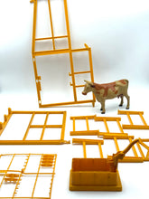 Carica l'immagine nel visualizzatore di Gallery, Mattel Sunshine Family Farm detail close-up of a tall green ladder with step design.