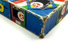 Carica l'immagine nel visualizzatore di Gallery, Close-up detail of the worn corner of the Mondo Papero box