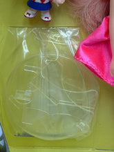 Carica l'immagine nel visualizzatore di Gallery, Close-up of the clear plastic packaging, sealed and transparent.