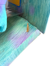 Carica l'immagine nel visualizzatore di Gallery, Close-up of the packaging detail showing the character and graphics.