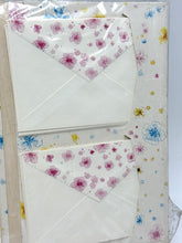 Carica l'immagine nel visualizzatore di Gallery, 1980 CANDY CANDY Fabbri Felicita close-up of a single napkin featuring floral design.
