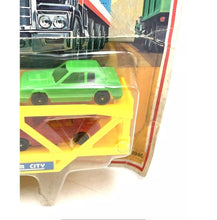 Load image into Gallery viewer, Side profile of Tyco US1 Highway Construction Co. trailer and cars