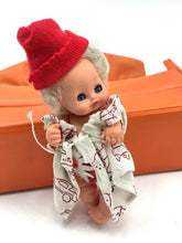 Carica l'immagine nel visualizzatore di Gallery, FURGA AUTO-BABY Mini Doll front view with red hat and printed dress