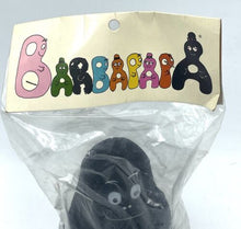 Load image into Gallery viewer, Close-up of Fabianplastica barbapapà barbabarba packaging with visible eyes of the black character figure.