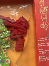 Load image into Gallery viewer, Detail of a green apron with colorful patterns and adjustable straps from the Italocremona set.