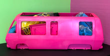 Carica l'immagine nel visualizzatore di Gallery, Back of Barbie Hot Rockin’ Van box displaying contents.