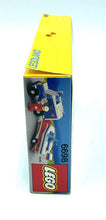 Carica l'immagine nel visualizzatore di Gallery, Side view of the LEGO toy set box showing product details and the LEGO logo.