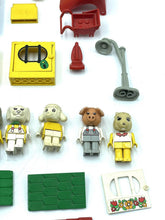 Carica l'immagine nel visualizzatore di Gallery, LEGO 70's Fabuland miniature figures and blocks in yellow, red, green, and white with various shapes.