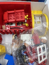 Carica l'immagine nel visualizzatore di Gallery, Detail view of LEGO Duplo toy building set with multiple pieces in plastic packaging.