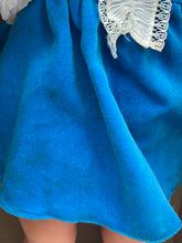 Load image into Gallery viewer, Italocremona Fanni doll close-up of ear detail with hair texture.