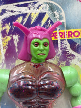 Carica l'immagine nel visualizzatore di Gallery, Close-up of the Speclatron Venum action figure head showing pink hair and large eyes.