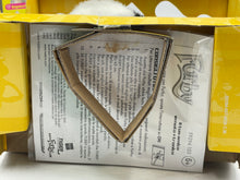 Carica l'immagine nel visualizzatore di Gallery, Packaging contents view showing paper and triangle shape.