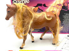 Carica l'immagine nel visualizzatore di Gallery, Front view of the toy horse from the Mattel Barbie Sprint playset with long mane.