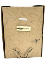 Carica l'immagine nel visualizzatore di Gallery, Bambola Hasbro Real Baby Boy del 1985 di Judith Turner, nuova, vecchia scorta