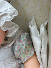 Carica l'immagine nel visualizzatore di Gallery, Bambola Hasbro Real Baby Boy del 1985 di Judith Turner, nuova, vecchia scorta