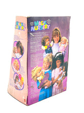 Carica l'immagine nel visualizzatore di Gallery, Bambola Mattel Magic Nursery del 1990, nuova, vecchia scorta