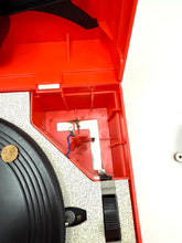 Carica l'immagine nel visualizzatore di Gallery, Giradischi Kenner Close 'N Play Dixy – Giradischi vintage NOS degli anni '60