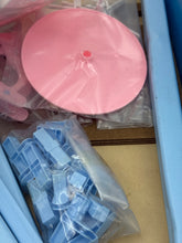 Carica l'immagine nel visualizzatore di Gallery, La famiglia del cuore, casa di famiglia amorevole – Barbie NOS 1986 Mattel