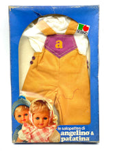 Carica l'immagine nel visualizzatore di Gallery, Abito da bambola Le salopettes di Angelino e Patatina anni '70 Sebino, nuovo, vecchio stock