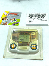 Carica l'immagine nel visualizzatore di Gallery, Videogioco portatile Turbo Racing Gig Tiger Electronics Data East del 1988