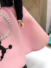 Carica l'immagine nel visualizzatore di Gallery, Barbie Nifty anni '50 – Le grandi mode del XX secolo, bambola da collezione (2000)