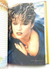 Carica l'immagine nel visualizzatore di Gallery, Diario scolastico del 1987 Be Bop A Lula Icon Idol Musica pop U2 Madonna nuovo vecchio stock