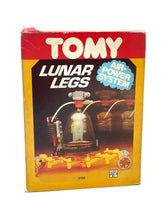 Carica l'immagine nel visualizzatore di Gallery, Tomy 1982 Space Pets Robot con gambe allungabili Stoomdorm nuovo vecchio stock