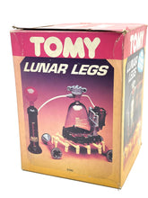 Carica l'immagine nel visualizzatore di Gallery, Tomy 1982 Space Pets Robot con gambe allungabili Stoomdorm nuovo vecchio stock