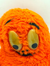 Load image into Gallery viewer, Close-up of Barbabravo plush eyes showing yellowing discoloration