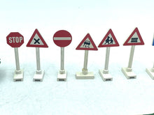 Carica l'immagine nel visualizzatore di Gallery, 1973 Bandiere Alberi e Segnali Stradali LEGO 939 SET