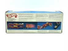 Carica l'immagine nel visualizzatore di Gallery, 1981 Hot Wheels Radio Control Six Way Hauler Semi Truck 5051 Mattel