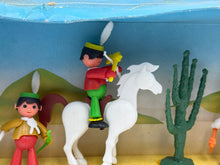 Carica l'immagine nel visualizzatore di Gallery, Close-up of unused camp accessories from Dulcop Wild West playset