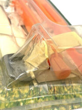 Carica l'immagine nel visualizzatore di Gallery, Close-up of clear plastic packaging showing various items inside.
