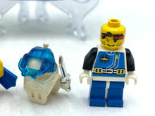 Load image into Gallery viewer, Detail view of two minifigures from Vintage LEGO SYSTEM 6125 AQUAZONE Sea Sprint with accessories.
