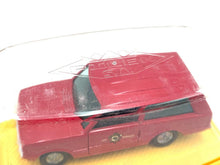Load image into Gallery viewer, Side view of Pilen 549 Range Rover Fire Bomberos die-cast model in clear display case.
