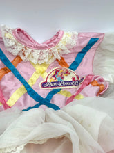 Carica l'immagine nel visualizzatore di Gallery, Costume pieces inside the open box, showing light dust on fabric and accessories.
