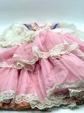 Carica l'immagine nel visualizzatore di Gallery, Front view of the pink dress featuring lace trim and a ruffled skirt.
