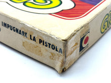 Carica l'immagine nel visualizzatore di Gallery, Close-up detail of corner damage on Far West Gringo board game box
