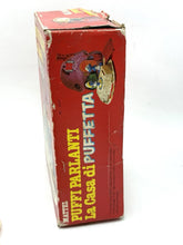 Carica l'immagine nel visualizzatore di Gallery, Side view of the packaging for Smurfette’s House with vintage design
