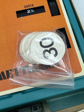 Carica l'immagine nel visualizzatore di Gallery, Scommettiamo game tokens in a plastic bag, featuring numbered tokens.
