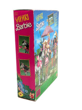 Carica l'immagine nel visualizzatore di Gallery, Back view of the packaging featuring character illustrations and playset details.
