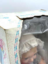 Carica l&#39;immagine nel visualizzatore di Gallery, Bambola Hasbro Real Baby Boy del 1985 di Judith Turner, nuova, vecchia scorta
