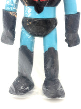 Carica l'immagine nel visualizzatore di Gallery, Front view of the Mazinger Z Medicom Toy anniversary edition collectible showing detailed face and horns
