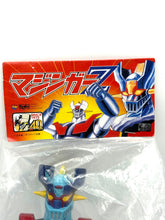 Carica l'immagine nel visualizzatore di Gallery, Close-up detail of the Mazinger Z blue robot anniversary collectible
