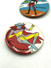 Load image into Gallery viewer, Goldrake Grendizer pin set – close-up of Vega badge
